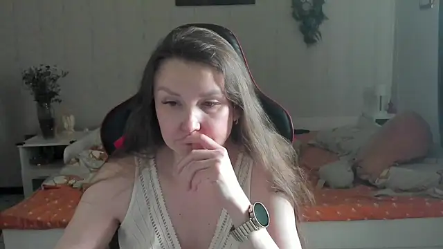 Snapshot of desperatehousewife__ chatting on July 13, 2026, 2:53 pm desperatehousewife online show from July 13, 2026, 2:53 pm
