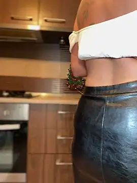 Hotmomcheckk  online show from January 25, 2025, 3:30 pm