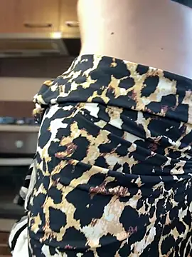 Hotmomcheckk  online show from February 13, 2025, 9:30 am