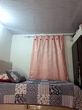 Sophie-hatter online show from April 15, 2026, 4:58 pm