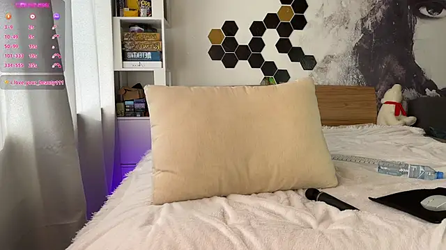 LinaWitch online show from March 15, 2025, 11:08 am