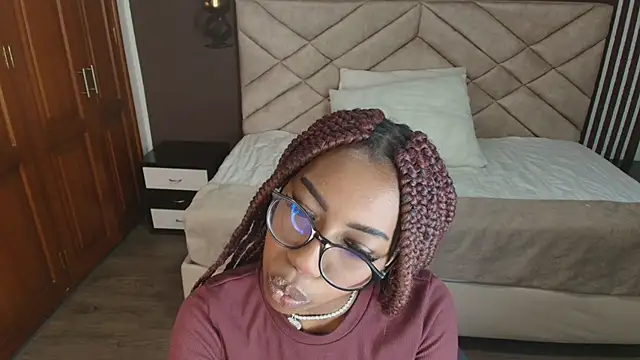 Snapshot of Raquel_jones chatting on January 23, 2025, 11:37 am Raquel jones online show from January 23, 2025, 11:37 am