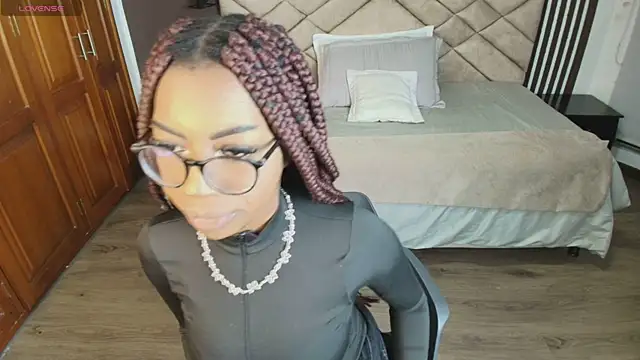 Snapshot of Raquel_jones chatting on February 26, 2025, 11:41 am Raquel jones online show from February 26, 2025, 11:41 am