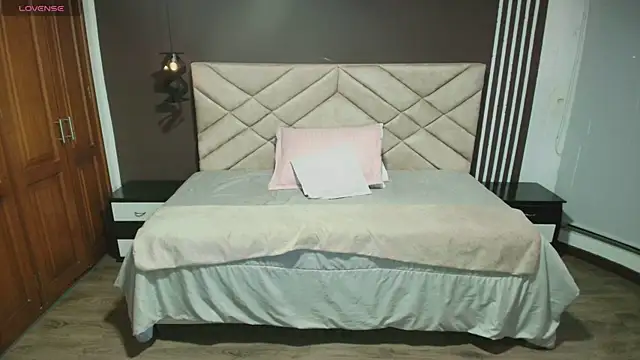 Snapshot of Raquel_jones chatting on March 2, 2025, 11:39 am Raquel jones online show from March 2, 2025, 11:39 am