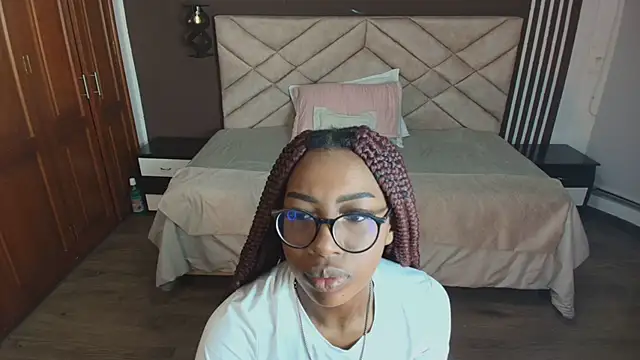 Snapshot of Raquel_jones chatting on March 14, 2025, 11:23 am Raquel jones online show from March 14, 2025, 11:23 am