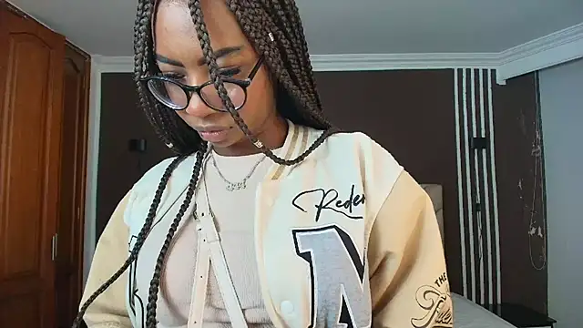 Snapshot of Raquel_jones chatting on September 24, 2025, 11:46 am Raquel jones online show from September 24, 2025, 11:46 am