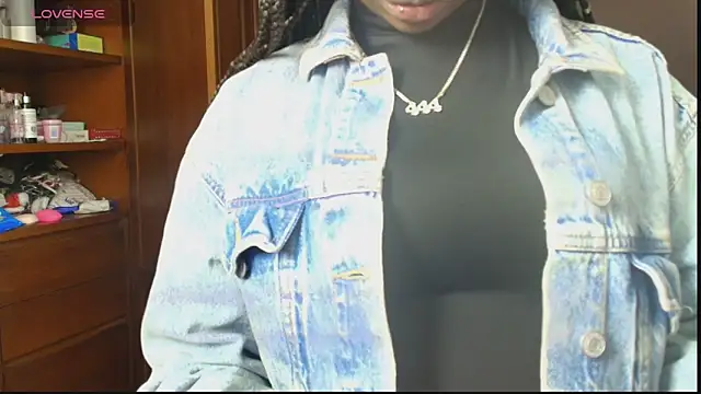 Snapshot of Raquel_jones chatting on October 3, 2025, 12:24 pm Raquel jones online show from October 3, 2025, 12:24 pm