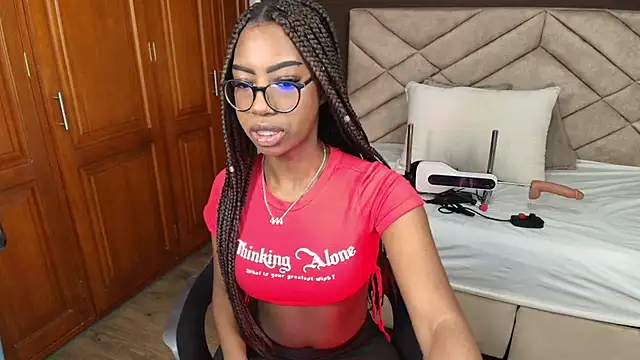 Snapshot of Raquel_jones chatting on October 16, 2025, 12:06 pm Raquel jones online show from October 16, 2025, 12:06 pm