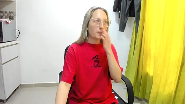 Snapshot of Adele_johnsonn1 chatting on December 18, 2024, 3:44 pm Adele johnsonn1 online show from December 18, 2024, 3:44 pm