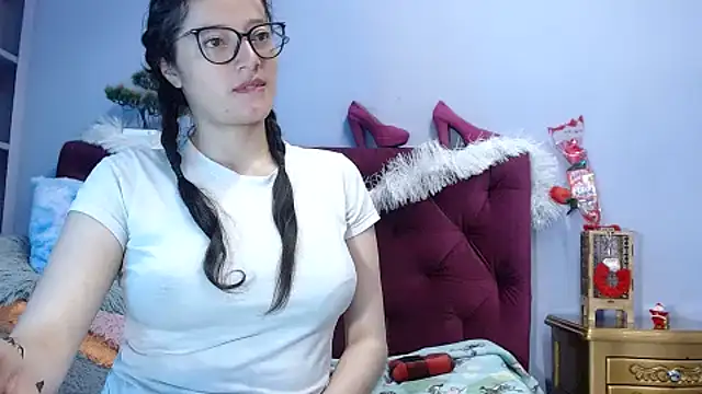 lunazulsj online show from January 14, 2025, 5:12 pm