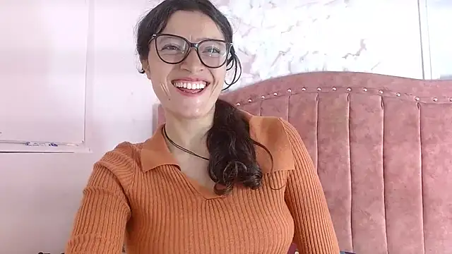 lunazulsj online show from January 23, 2025, 5:31 pm