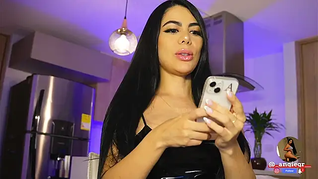 AnnaTaylor1 online show from February 3, 2025, 12:04 am