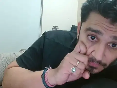 Snapshot of robintoit chatting on June 9, 2026, 5:57 pm robintoit online show from June 9, 2026, 5:57 pm