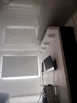 Natasha milf   online show from October 17, 2025, 1:03 pm