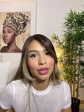  laura 02 online show from January 26, 2025, 8:34 pm