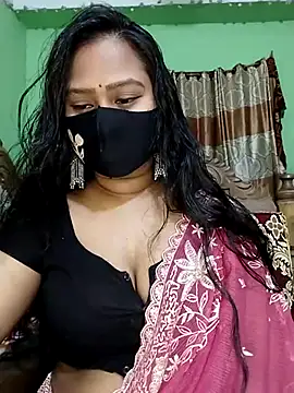 Idhika Paul online show from March 18, 2025, 8:04 pm