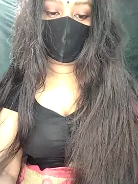 Idhika Paul online show from November 10, 2025, 6:18 pm