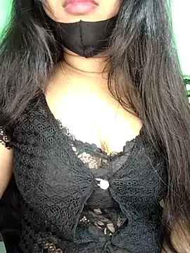 Idhika Paul online show from February 19, 2026, 4:14 pm