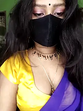 Idhika Paul online show from April 18, 2026, 6:28 am