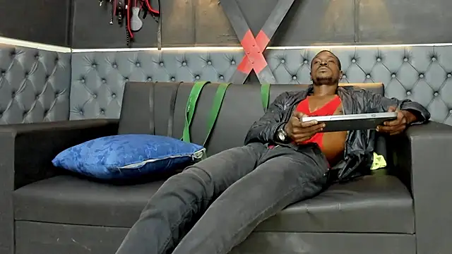 Snapshot of Terrance_z chatting on October 18, 2025, 8:20 pm Terrance z online show from October 18, 2025, 8:20 pm
