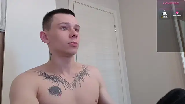 Snapshot of R1mmo__ chatting on October 1, 2025, 12:00 pm R1mmo   online show from October 1, 2025, 12:00 pm