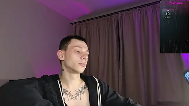 Snapshot of R1mmo__ chatting on October 12, 2025, 7:46 pm R1mmo   online show from October 12, 2025, 7:46 pm