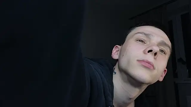 Snapshot of R1mmo__ chatting on October 19, 2025, 12:55 am R1mmo   online show from October 19, 2025, 12:55 am