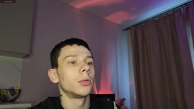 Snapshot of R1mmo__ chatting on October 27, 2025, 8:40 am R1mmo   online show from October 27, 2025, 8:40 am