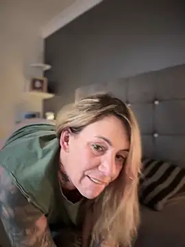 Snapshot of blondebitch2 chatting on January 27, 2025, 2:35 pm blondebitch2 online show from January 27, 2025, 2:35 pm