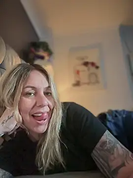 Snapshot of blondebitch2 chatting on March 3, 2025, 5:18 pm blondebitch2 online show from March 3, 2025, 5:18 pm