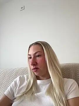 LuisaBecker online show from January 27, 2025, 10:27 am