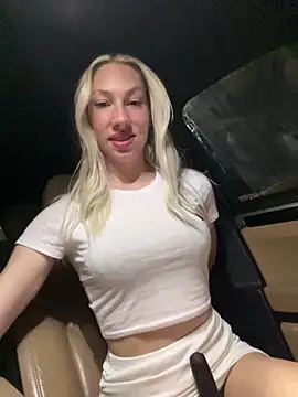 LuisaBecker online show from March 14, 2025, 9:32 pm