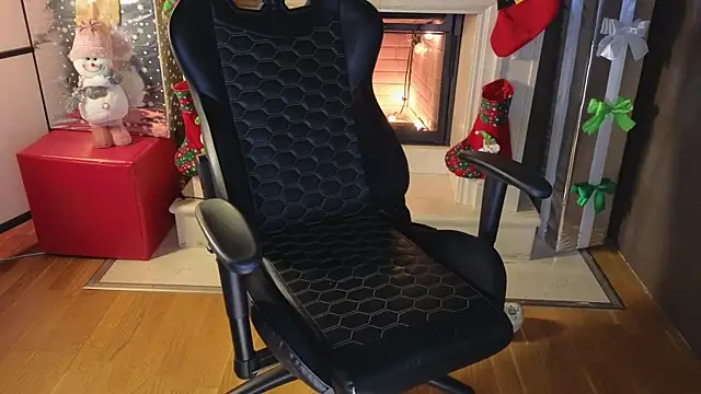 carolina elf online show from December 19, 2024, 11:50 am