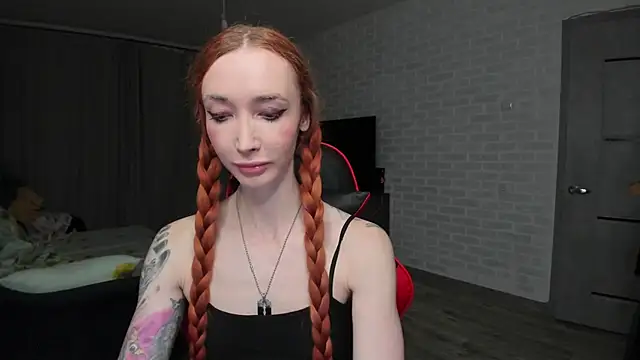 Roxy Silver online show from October 27, 2025, 7:07 pm