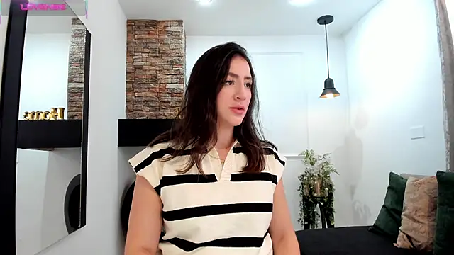  AlejaCruz  online show from September 14, 2025, 5:23 pm