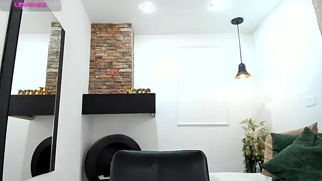  AlejaCruz  online show from September 21, 2025, 11:56 am