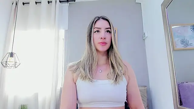  AlejaCruz  online show from January 6, 2026, 7:17 pm