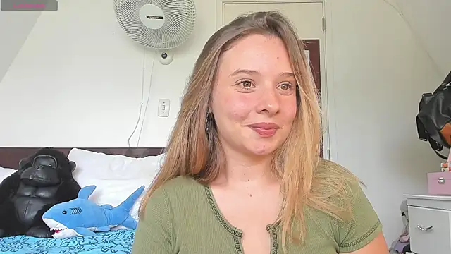 Snapshot of Sophy_Bunny chatting on May 6, 2026, 4:12 pm Sophy Bunny online show from May 6, 2026, 4:12 pm