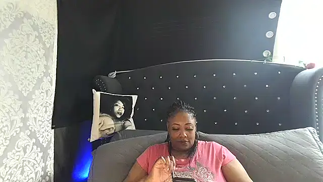 msyvette1970xh online show from January 15, 2025, 5:15 pm