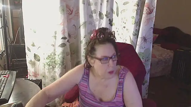 Snapshot of Ireallysquirt chatting on July 1, 2026, 4:14 am Ireallysquirt online show from July 1, 2026, 4:14 am