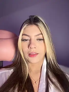 selenne schmitt online show from January 15, 2025, 2:06 am