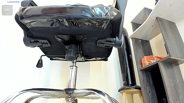 victoria Christie online show from September 24, 2025, 10:07 am