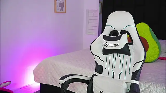 Marianamonroe  online show from February 13, 2026, 7:10 pm