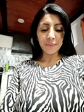 Snapshot of tiffani__love chatting on April 14, 2026, 4:24 pm tiffani love online show from April 14, 2026, 4:24 pm