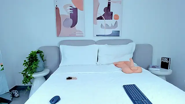 Emi latingirl online show from March 11, 2025, 8:53 pm