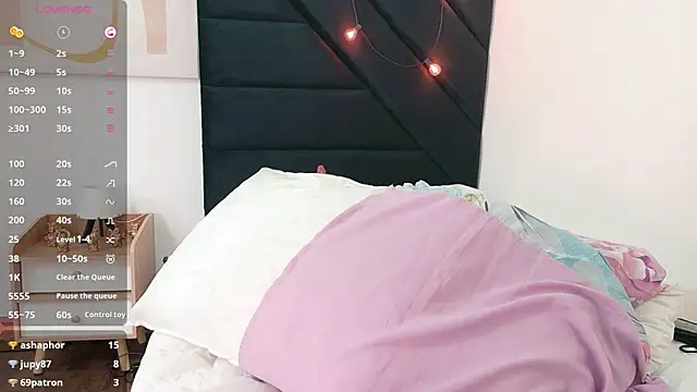 kinkyhousewifee online show from June 5, 2026, 6:52 am