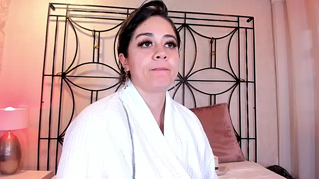 nahomi sweett online show from March 22, 2025, 5:52 pm