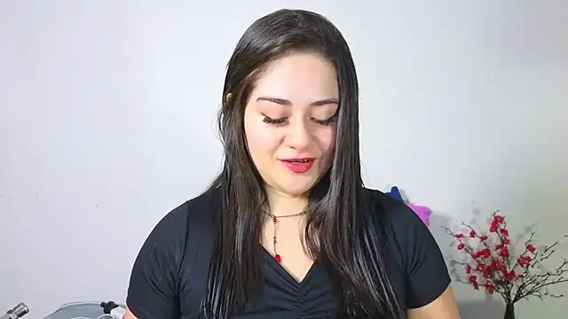 Snapshot of nahomi_sweett chatting on May 22, 2026, 10:43 am nahomi sweett online show from May 22, 2026, 10:43 am