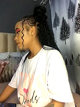 Nicole Liam  online show from September 30, 2025, 8:25 pm