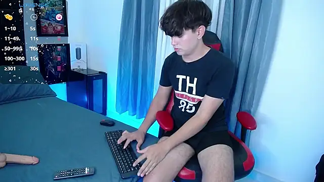 Snapshot of andyboy- chatting on December 5, 2024, 10:23 pm andyboy- online show from December 5, 2024, 10:23 pm